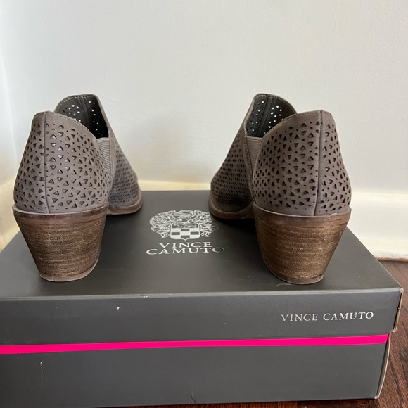 Vince Camuto Derindia Soft Tumbled Nubuck booties - Picture 4 of 8